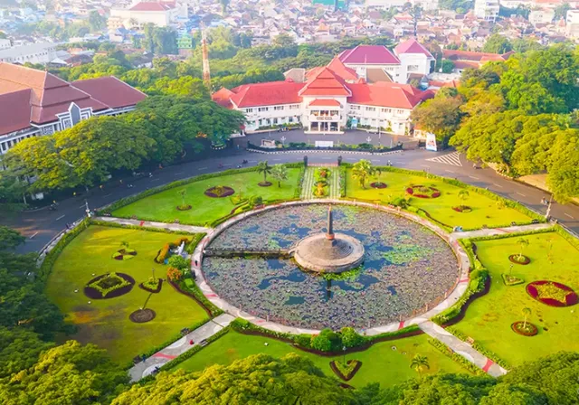 Alun-Alun Tugu Malang