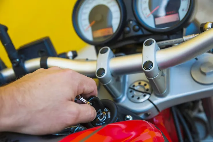 cara mengatasi kunci motor tidak bisa diputar