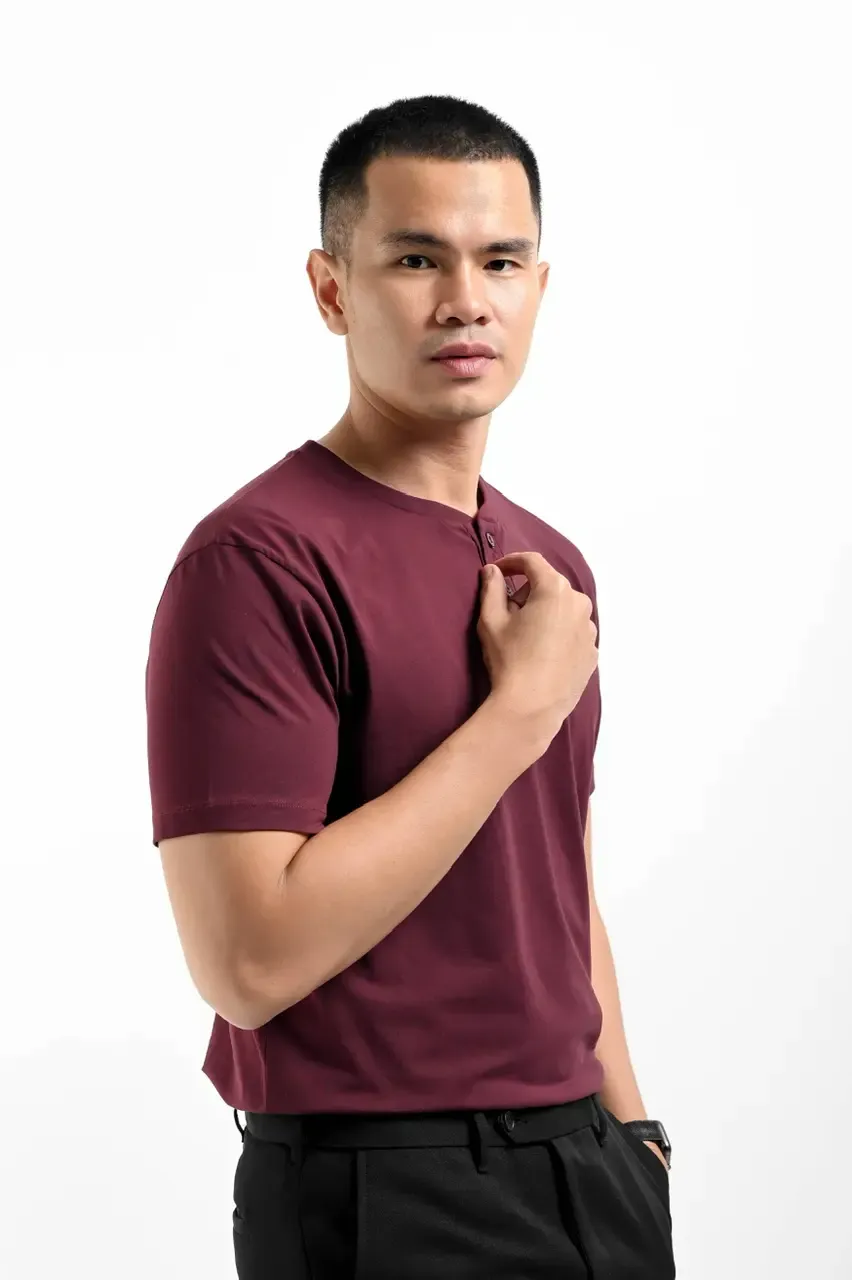 celana biru cocok dengan baju warna apa
