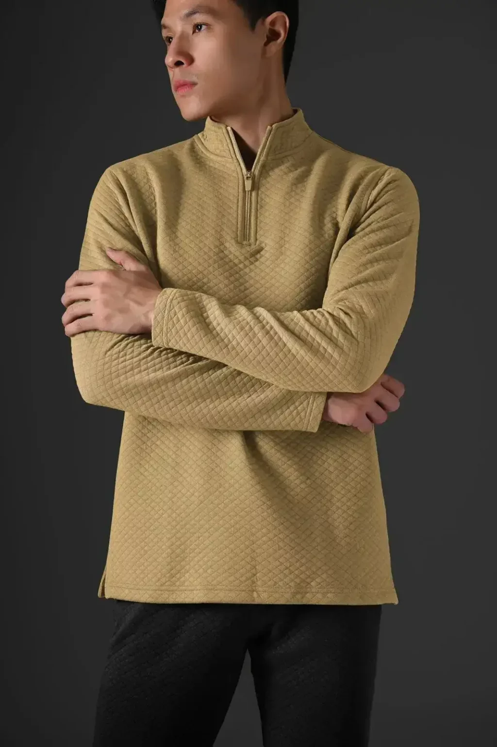 celana biru cocok dengan baju warna apa