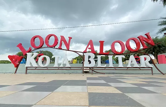 wisata dekat stasiun blitar