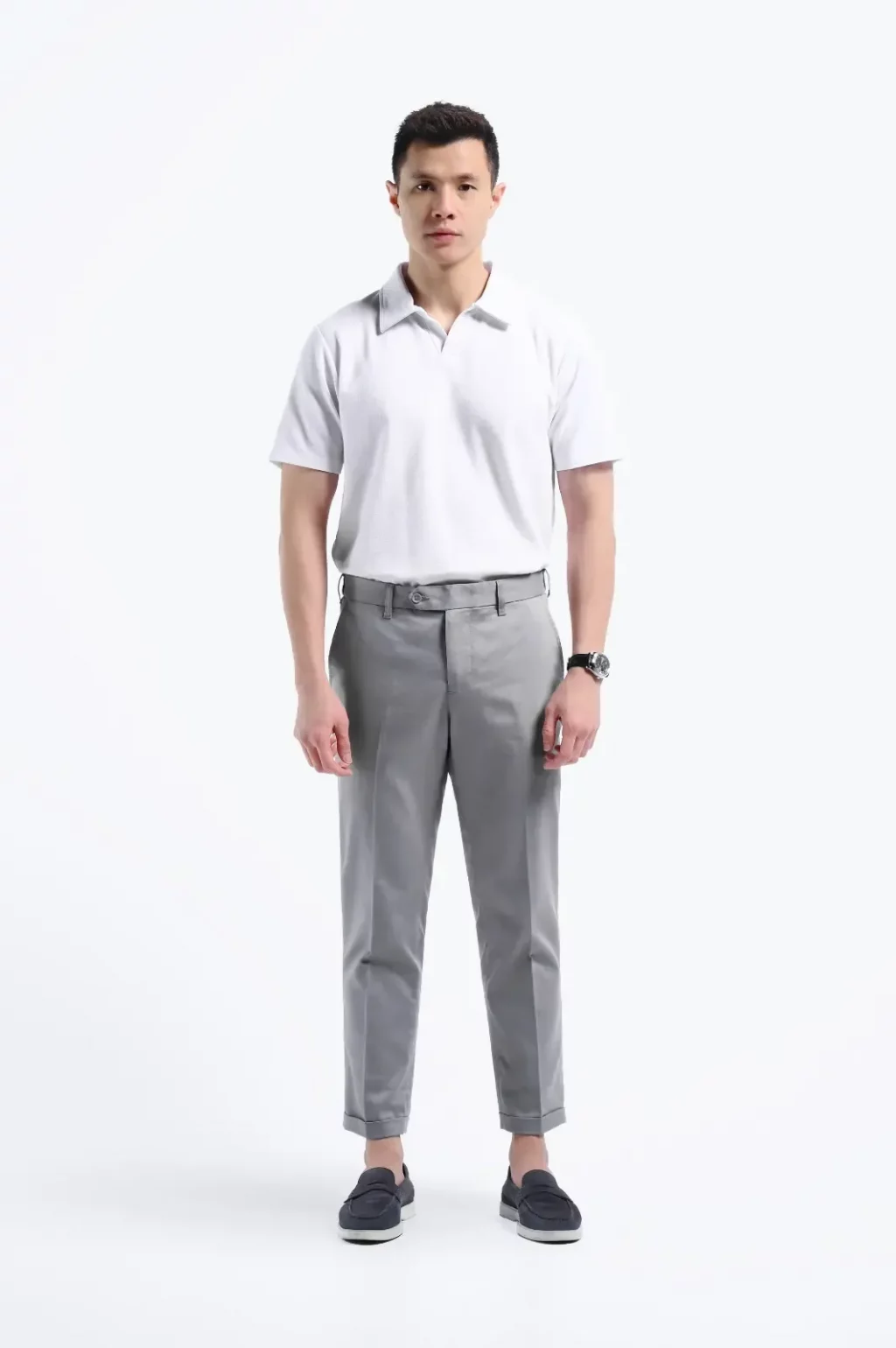 celana abu abu cocok dengan baju warna apa