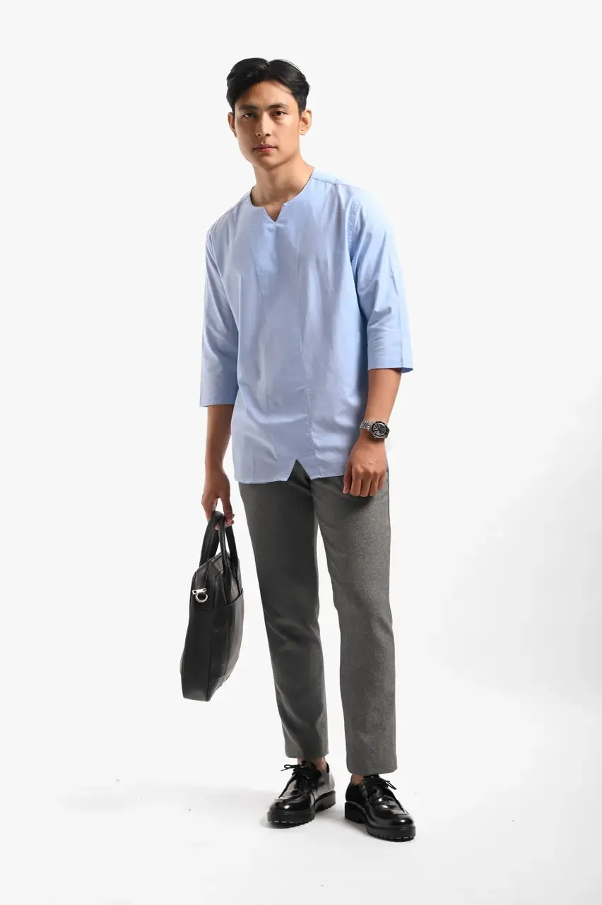 celana abu abu cocok dengan baju warna apa