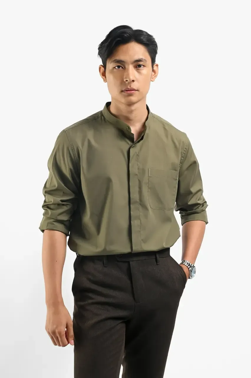 celana coklat cocok dengan baju warna apa