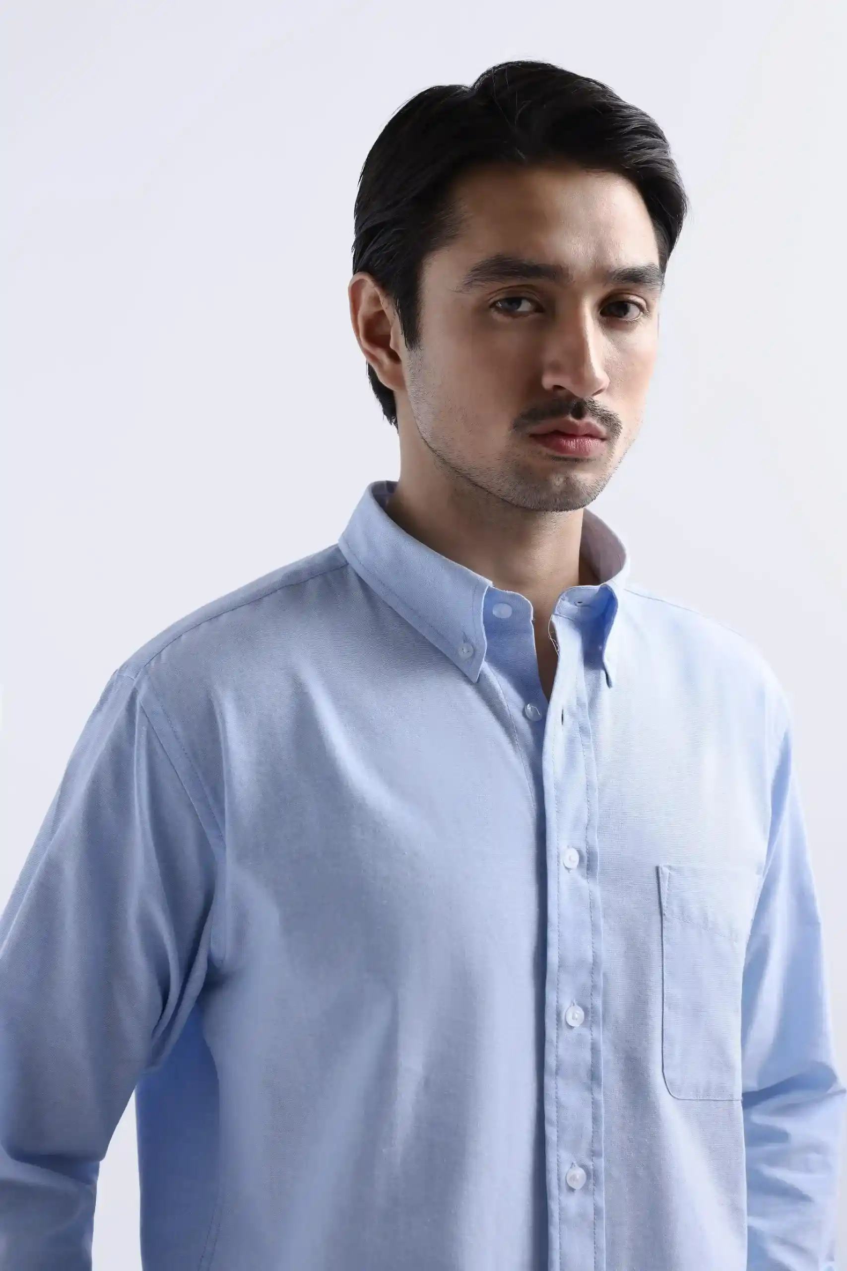 celana coklat cocok dengan baju warna apa