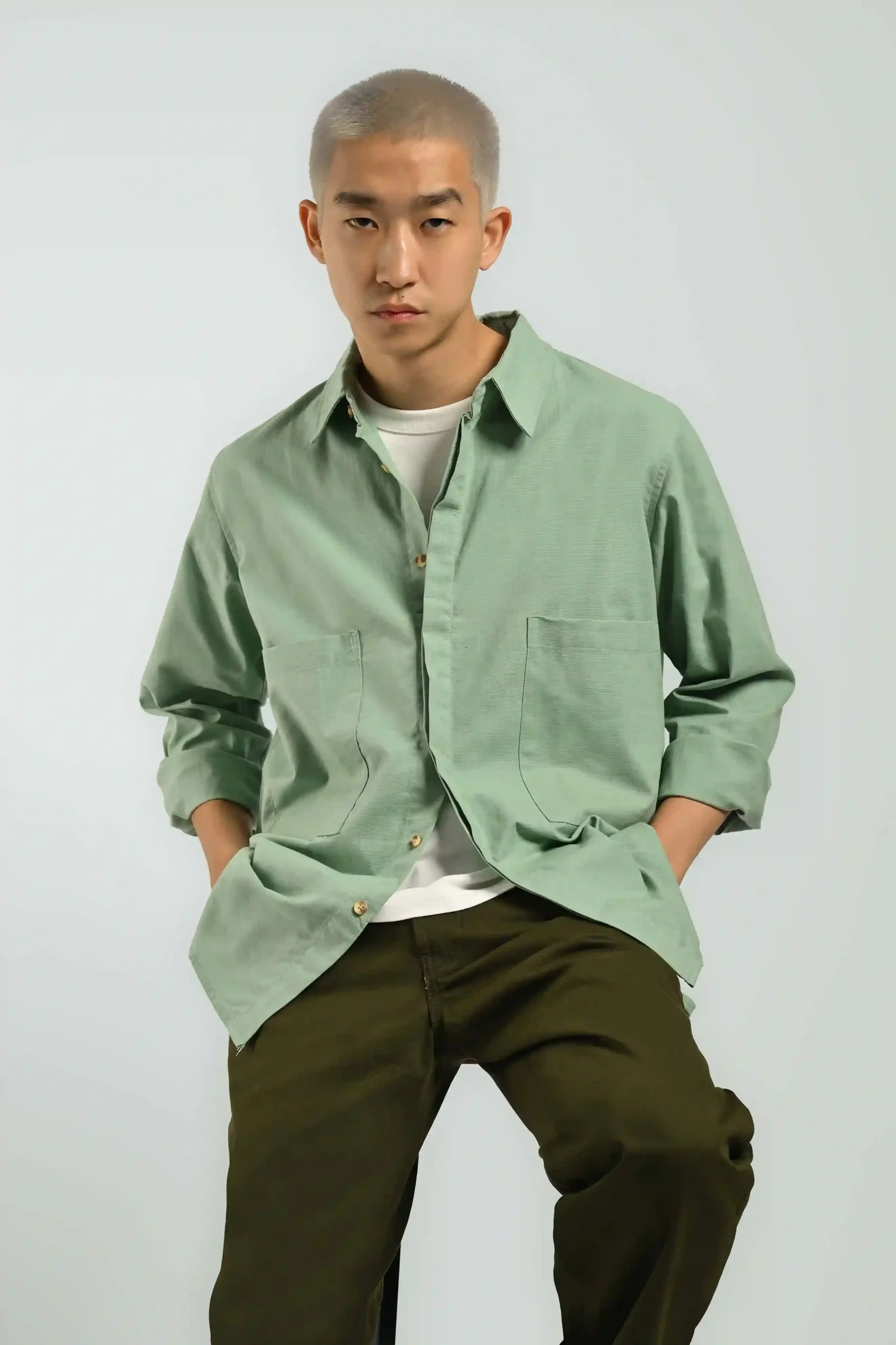 celana army cocok dengan baju warna apa